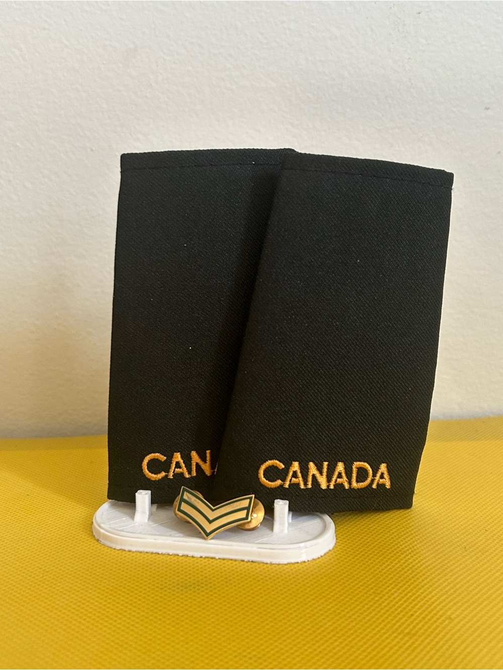 Canadian Armed Forces Army CANADA Shoulder Slip-Ons & Corporal Rank Pin Insignia